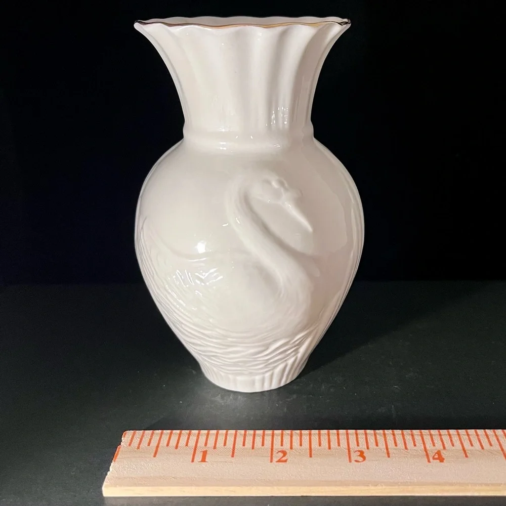 Vintage Belleek Ireland Collectors Society Kingfisher Swan Vase‎